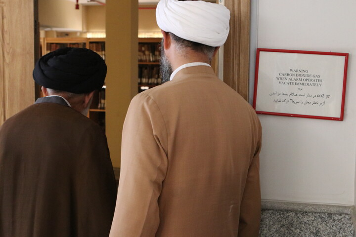 تصاویر/ بازدید آیت‌ الله موسوی اصفهانی و معاونین حوزه علمیه همدان از کتابخانه آیت‌ الله آخوند(ره)