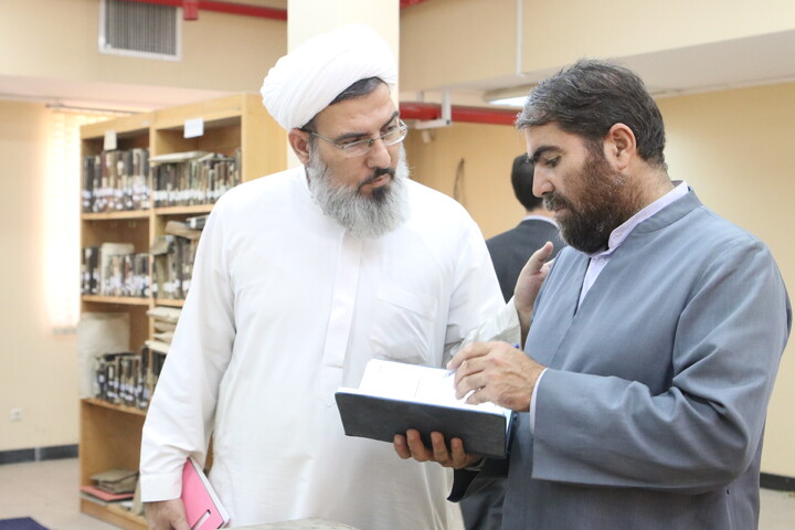 تصاویر/ بازدید آیت‌ الله موسوی اصفهانی و معاونین حوزه علمیه همدان از کتابخانه آیت‌ الله آخوند(ره)