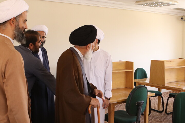 تصاویر/ بازدید آیت‌ الله موسوی اصفهانی و معاونین حوزه علمیه همدان از کتابخانه آیت‌ الله آخوند(ره)