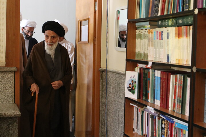 تصاویر/ بازدید آیت‌ الله موسوی اصفهانی و معاونین حوزه علمیه همدان از کتابخانه آیت‌ الله آخوند(ره)