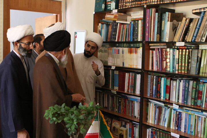 تصاویر/ بازدید آیت‌ الله موسوی اصفهانی و معاونین حوزه علمیه همدان از کتابخانه آیت‌ الله آخوند(ره)