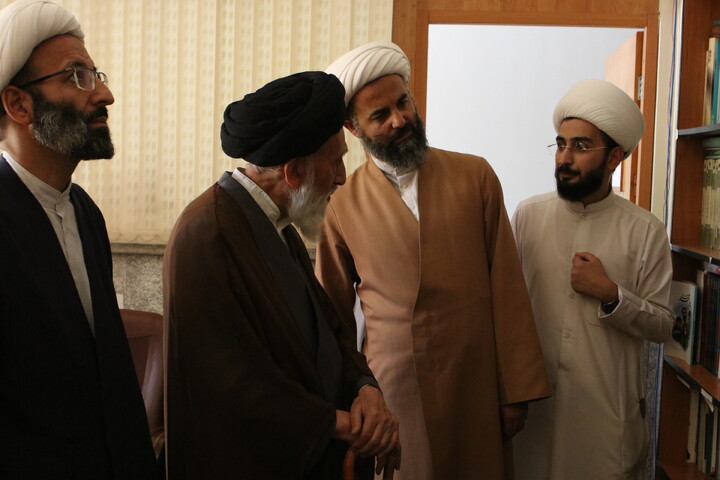 تصاویر/ بازدید آیت‌ الله موسوی اصفهانی و معاونین حوزه علمیه همدان از کتابخانه آیت‌ الله آخوند(ره)