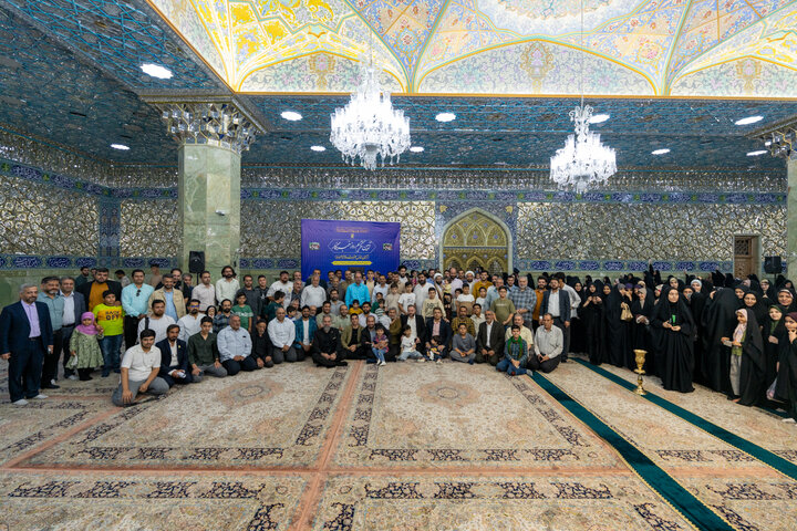 ویڈیو/ یومِ صحافت کے موقع پر صحافیوں کے ذریعے ضریح حرم حضرت فاطمہ معصومہؑ کی صفائی کا منظر