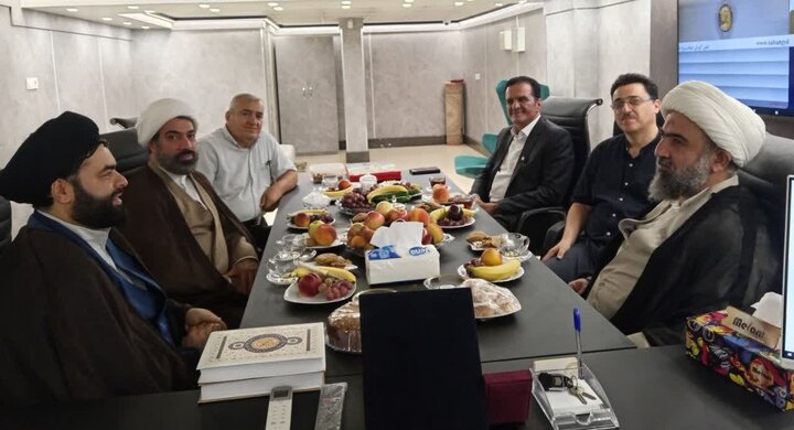 تصاویر/  تکریم پزشکان پیشکسوت آملی از سوی دفتر علامه جوادی آملی