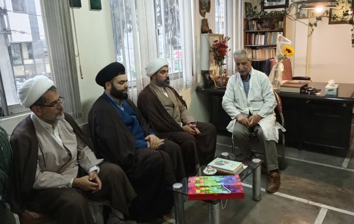 تصاویر/  تکریم پزشکان پیشکسوت آملی از سوی دفتر علامه جوادی آملی