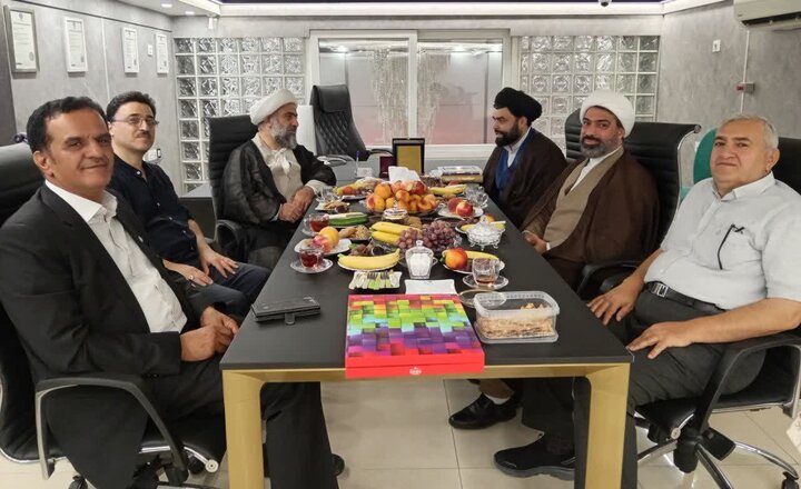 تصاویر/  تکریم پزشکان پیشکسوت آملی از سوی دفتر علامه جوادی آملی