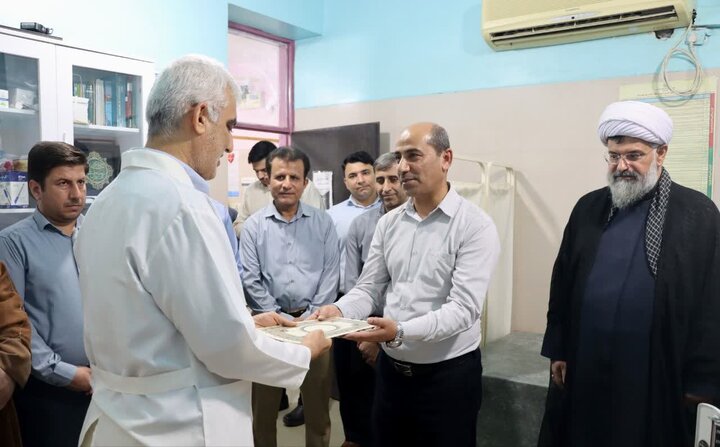 تصاویر/ تجلیل امام جمعه خورموج از جامعه پزشکی بمناسبت روز پزشک
