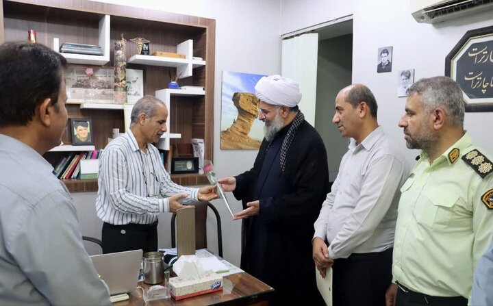 تصاویر/ تجلیل امام جمعه خورموج از جامعه پزشکی بمناسبت روز پزشک