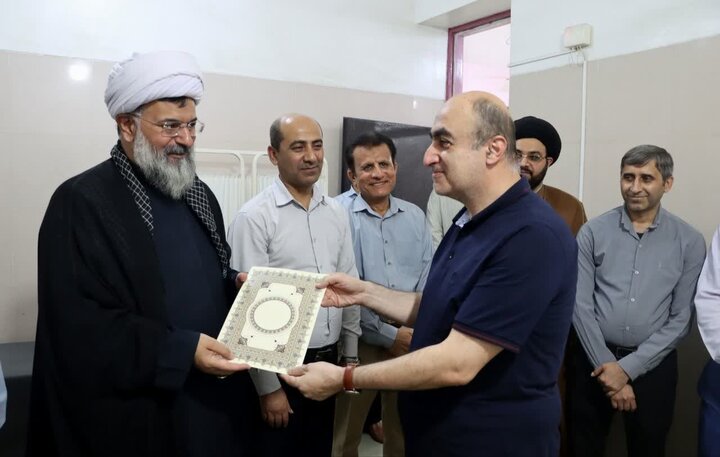 تصاویر/ تجلیل امام جمعه خورموج از جامعه پزشکی بمناسبت روز پزشک
