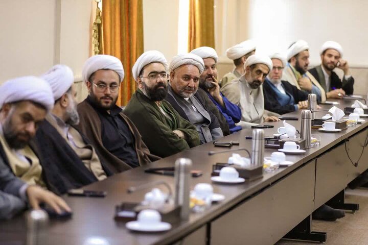 تصاویر/ نشست حجت الاسلام و المسلمین سید علی عماد با مدیریت، اساتید و کادر حوزه علمیه استان قزوین