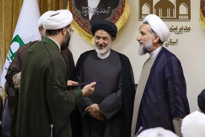 تصاویر/ نشست حجت الاسلام و المسلمین سید علی عماد با مدیریت، اساتید و کادر حوزه علمیه استان قزوین