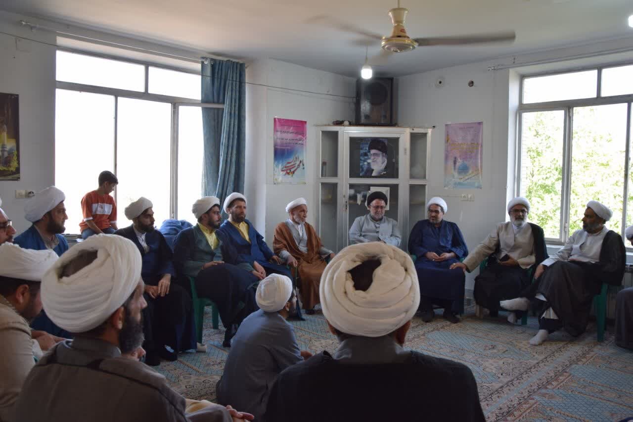 گردهمایی تخصصی ائمه جماعات شهرستان آران و بیدگل برگزارشد+تصاویر