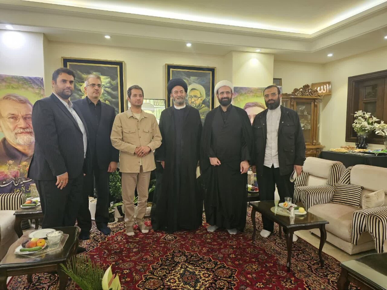 حضور امام جمعه اردبیل در منزل شهید دکتر علی لاریجانی