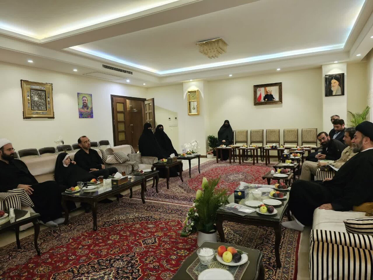 حضور امام جمعه اردبیل در منزل شهید دکتر علی لاریجانی