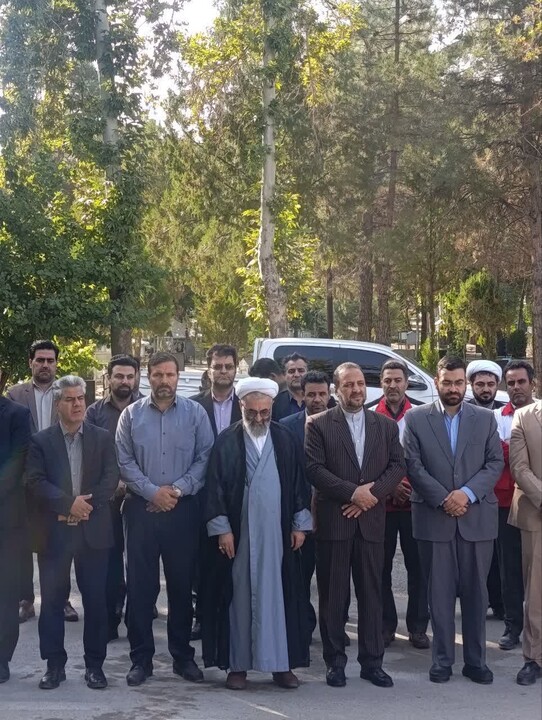 تصاویر / ادای احترام مسئولان نهاوندی به مقام شامخ شهدا