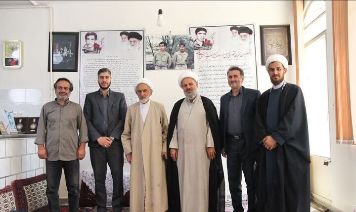 تجلیل از پدر شهیدان صدوقی
