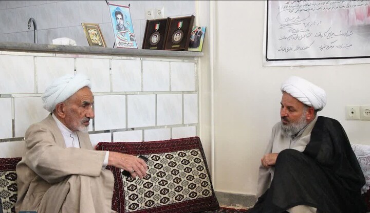 تجلیل از پدر شهیدان صدوقی