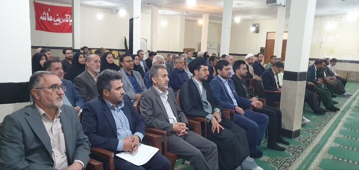تصاویر / ادای احترام مسئولان تویسرکان به مقام شامخ شهدا