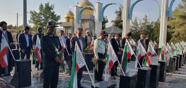 تصاویر / ادای احترام مسئولان تویسرکان به مقام شامخ شهدا