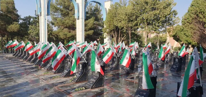 تصاویر / ادای احترام مسئولان تویسرکان به مقام شامخ شهدا