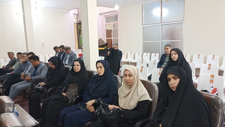 تصاویر / غبارروبی و ادای احترام مسئولان به شهدا