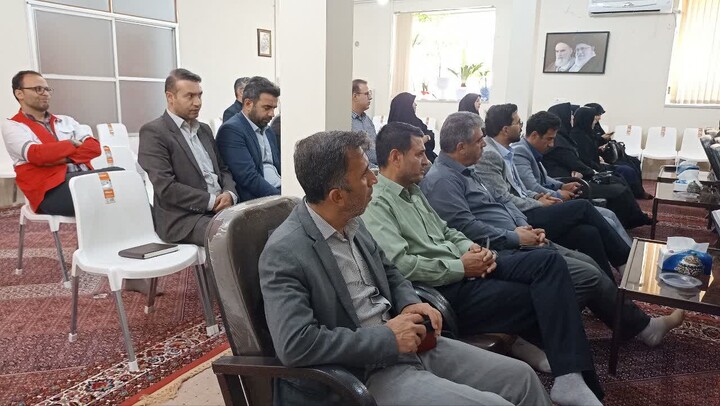 تصاویر / غبارروبی و ادای احترام مسئولان به شهدا