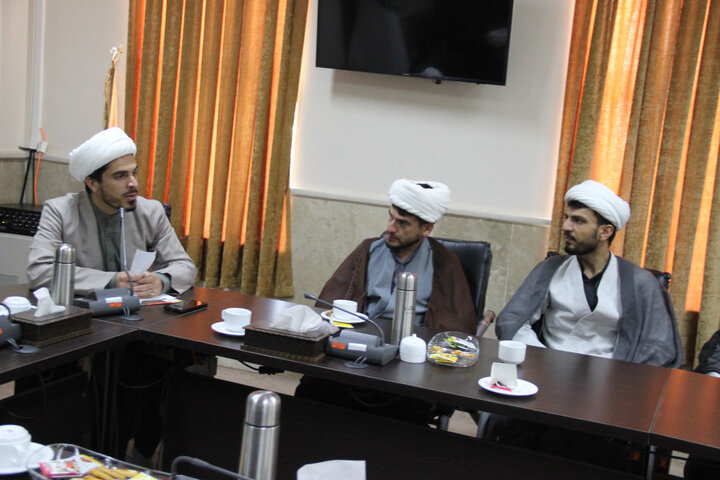 تصاویر / نشست مبلغین امین حوزه علمیه استان قزوین با مدیر حوزه علمیه قزوین