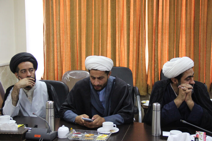 تصاویر / نشست مبلغین امین حوزه علمیه استان قزوین با مدیر حوزه علمیه قزوین
