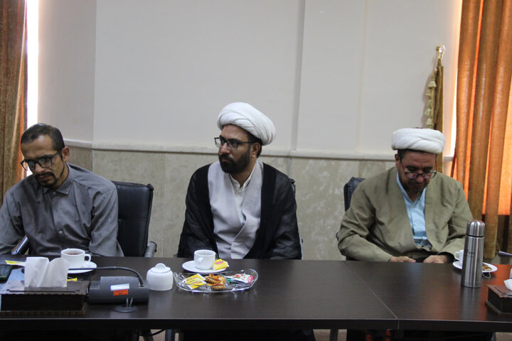 تصاویر / نشست مبلغین امین حوزه علمیه استان قزوین با مدیر حوزه علمیه قزوین