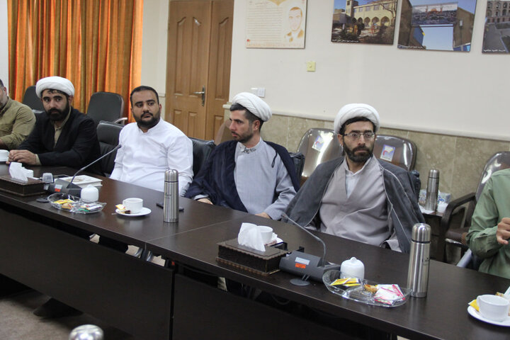 تصاویر / نشست مبلغین امین حوزه علمیه استان قزوین با مدیر حوزه علمیه قزوین
