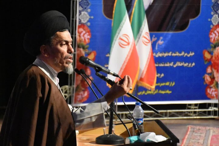 جهان از تمدن غرب خسته شده است/ دستاوردهای جمهوری اسلامی را با ادبیات نوین به جهان معرفی کنیم