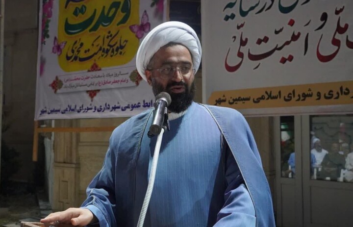 «وحدت» رمز عزت و اقتدار امت اسلامی است