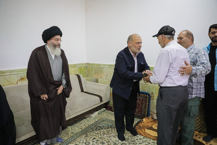 تصاویر/ بازدید حجت الاسلام والمسلمین حسین طائب مسئول سازمان بسیج مستضعفین و سردار فتح الله جمیری فرماندهی سپاه امام علی بن ابیطالب استان قم کانون فرهنگی هنری امام‌رضا علیه‌السلام