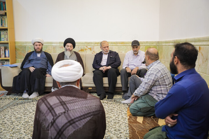 تصاویر/ بازدید حجت الاسلام والمسلمین حسین طائب مسئول سازمان بسیج مستضعفین و سردار فتح الله جمیری فرماندهی سپاه امام علی بن ابیطالب استان قم کانون فرهنگی هنری امام‌رضا علیه‌السلام