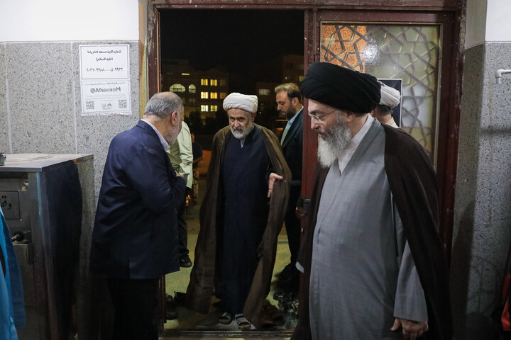 تصاویر/ بازدید حجت الاسلام والمسلمین حسین طائب مسئول سازمان بسیج مستضعفین و سردار فتح الله جمیری فرماندهی سپاه امام علی بن ابیطالب استان قم کانون فرهنگی هنری امام‌رضا علیه‌السلام