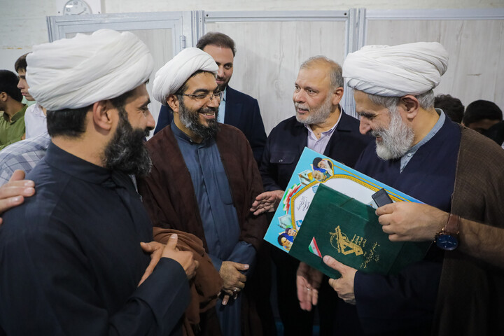 تصاویر/ بازدید حجت الاسلام والمسلمین حسین طائب مسئول سازمان بسیج مستضعفین و سردار فتح الله جمیری فرماندهی سپاه امام علی بن ابیطالب استان قم کانون فرهنگی هنری امام‌رضا علیه‌السلام
