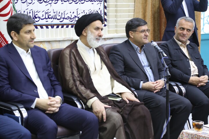 تصاویر/دیدار وزیر ارتباطات با نماینده ولی فقیه در چهارمحال و بختیاری