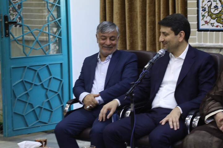 تصاویر/دیدار وزیر ارتباطات با نماینده ولی فقیه در چهارمحال و بختیاری