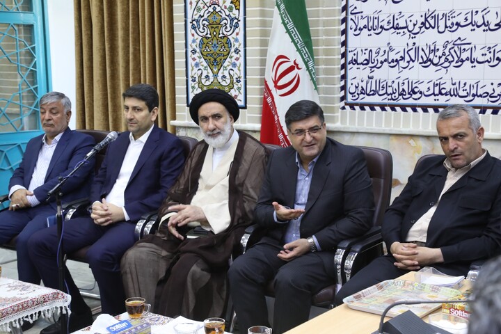 تصاویر/دیدار وزیر ارتباطات با نماینده ولی فقیه در چهارمحال و بختیاری