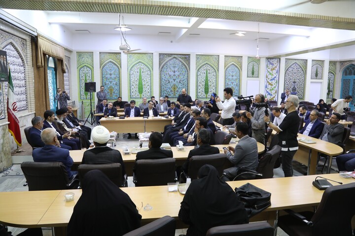 تصاویر/دیدار وزیر ارتباطات با نماینده ولی فقیه در چهارمحال و بختیاری