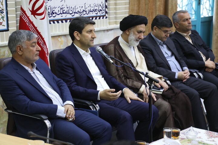 تصاویر/دیدار وزیر ارتباطات با نماینده ولی فقیه در چهارمحال و بختیاری