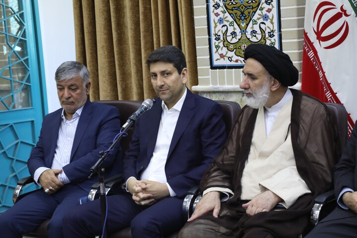 تصاویر/دیدار وزیر ارتباطات با نماینده ولی فقیه در چهارمحال و بختیاری