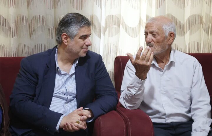 تصاویر/دیدار و تجلیل استاندار مرکزی از خانواده شهید «مهدی رجبی» در دلیجان