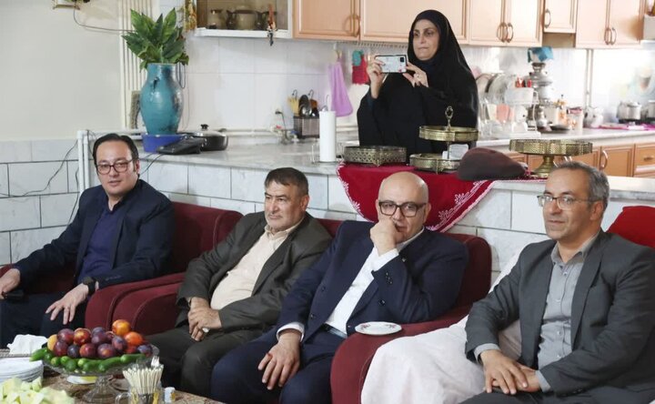 تصاویر/دیدار و تجلیل استاندار مرکزی از خانواده شهید «مهدی رجبی» در دلیجان