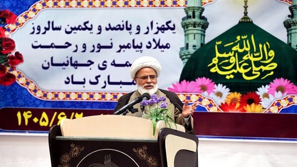 وحدت مسلمانان حول محور خدا و پیامبر تنها راه ایستادگی در برابر دشمن است+تصاویر