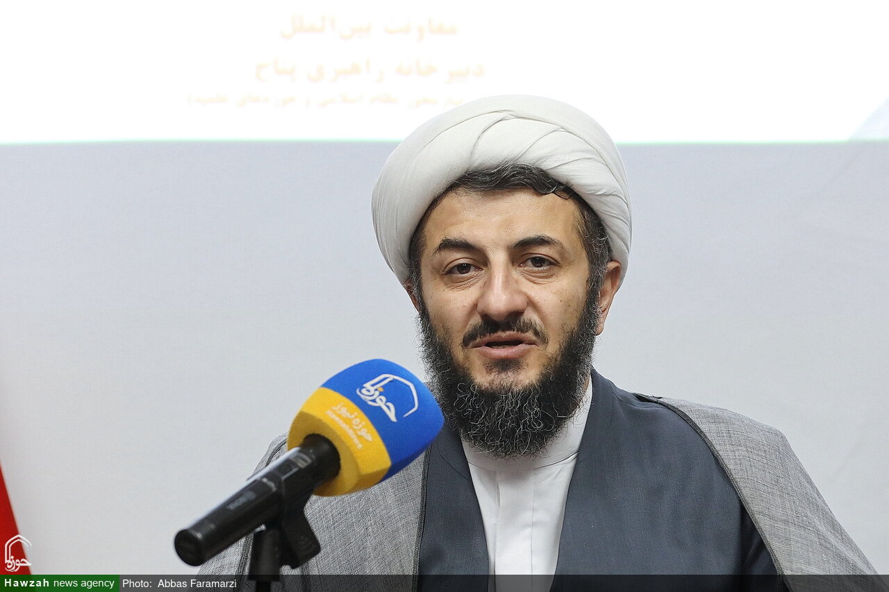 شناسایی و گردآوری ۶۰ هزار عنوان پژوهشی در ۲۵ موضوع علمی پیرامون پیامبر اعظم(ص) / رونمایی مجموعه موضوعات پژوهشی علوم و معارف محمدی(ص) در کنفرانس وحدت