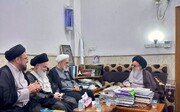 وفد قائد الثورة يزور آية الله الغريفي وينقل تحياته