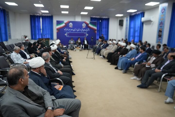 تصاویر/دیدار مسئولان لرستان با نماینده ولی فقیه در استان