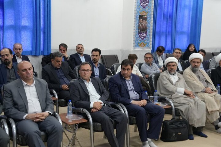تصاویر/دیدار مسئولان لرستان با نماینده ولی فقیه در استان