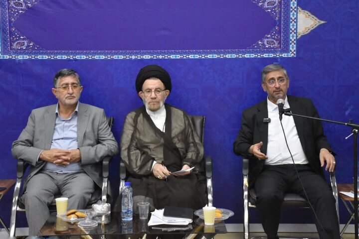 تصاویر/دیدار مسئولان لرستان با نماینده ولی فقیه در استان